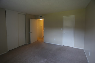 Teton Pines Apartments in Escondido, CA - Building Photo - Interior Photo