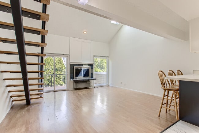 4690 SW Comus Plz in Portland, OR - Building Photo - Building Photo