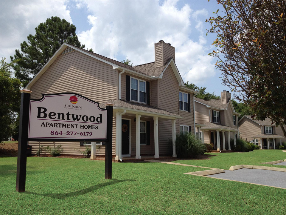 Bentwood Apartment Homes in Fountain Inn, SC - Foto de edificio