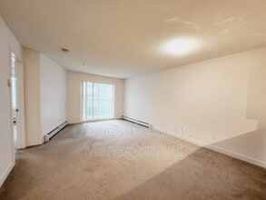 667 Watt Blvd SW in Edmonton, AB - Building Photo - Building Photo