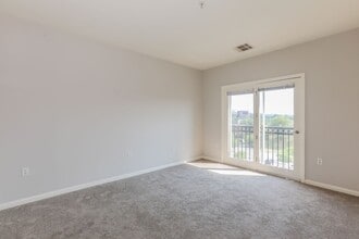 56 Brownstone Way in Englewood, NJ - Building Photo - Building Photo