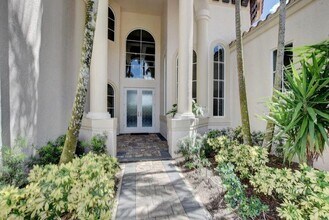 6735 Royal Orchid Cir in Delray Beach, FL - Building Photo - Building Photo