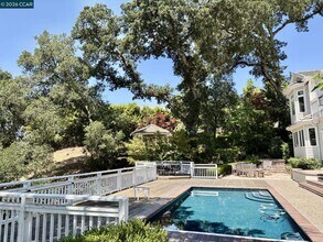 39 Orinda View Rd in Orinda, CA - Building Photo - Building Photo