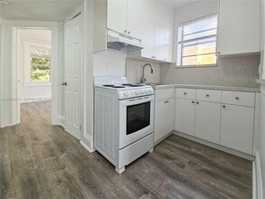 2007 SW 10th St in Miami, FL - Building Photo - Building Photo