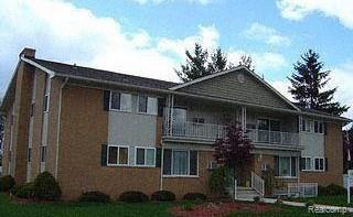 6194 Richards Dr in Brighton, MI - Building Photo