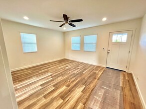 15704 Mansel Ave in Lawndale, CA - Foto de edificio - Building Photo
