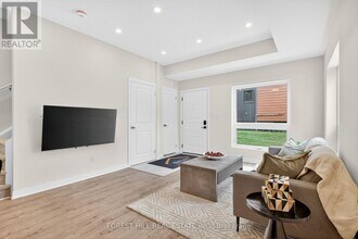 31 Harrow Dr in Toronto, ON - Building Photo - Building Photo