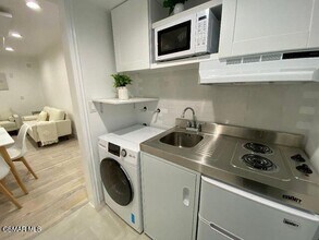 535 S Danville Ave in Thousand Oaks, CA - Building Photo - Building Photo