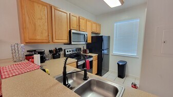 6519 W Newberry Rd, Unit A3 in Gainesville, FL - Building Photo