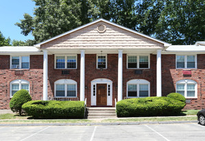 Fountain Village in Manchester, CT - Building Photo - Building Photo