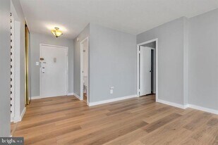 11801 Rockville Pike in North Bethesda, MD - Building Photo