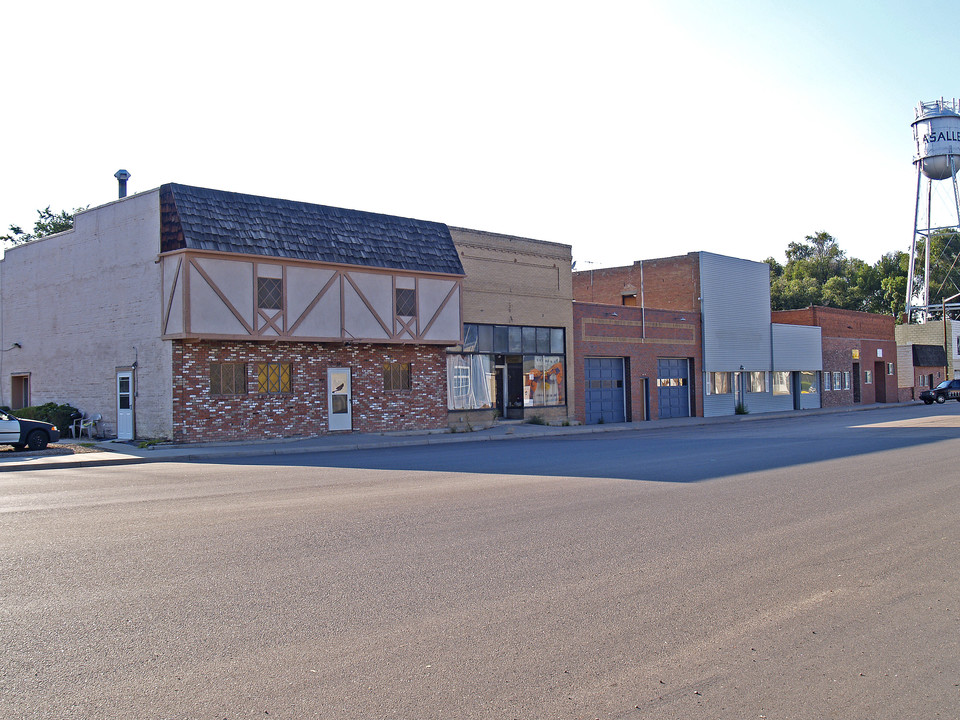 125 Main St in La Salle, CO - Foto de edificio