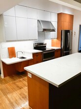 12024 SE 20th St in Bellevue, WA - Foto de edificio - Building Photo