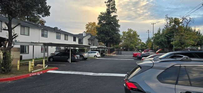 Glencole Apartments in North Highlands, CA - Building Photo - Building Photo