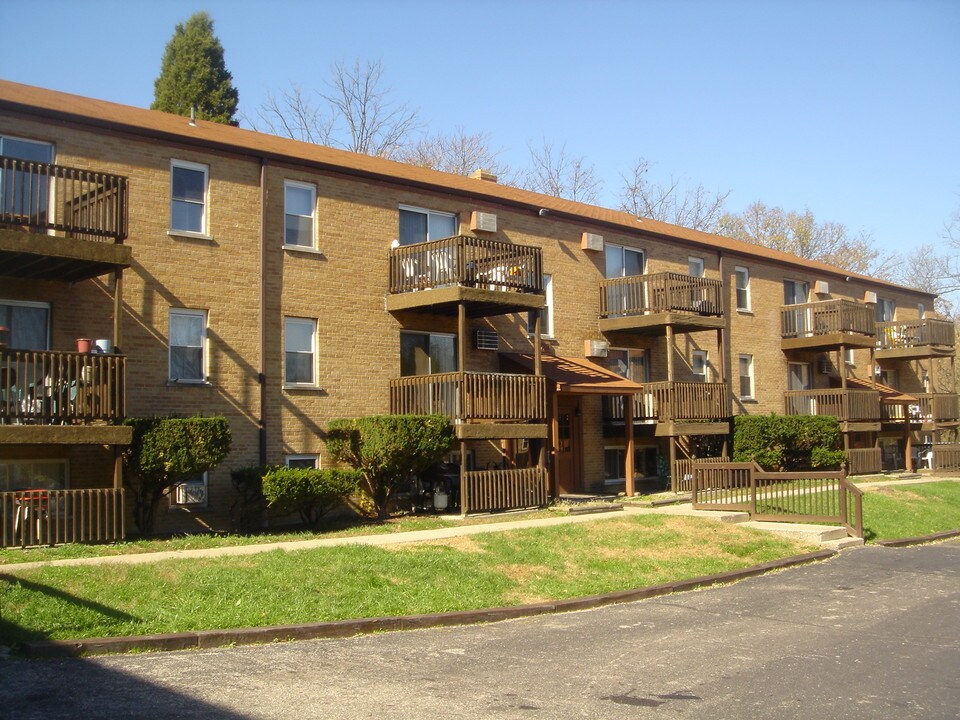 2721-2725 Baker Ave in Cincinnati, OH - Building Photo