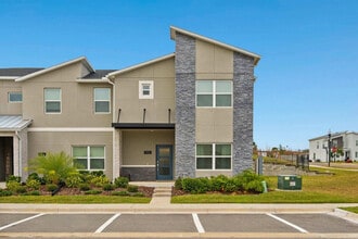 1102 Kingsbarn St in Davenport, FL - Foto de edificio - Building Photo