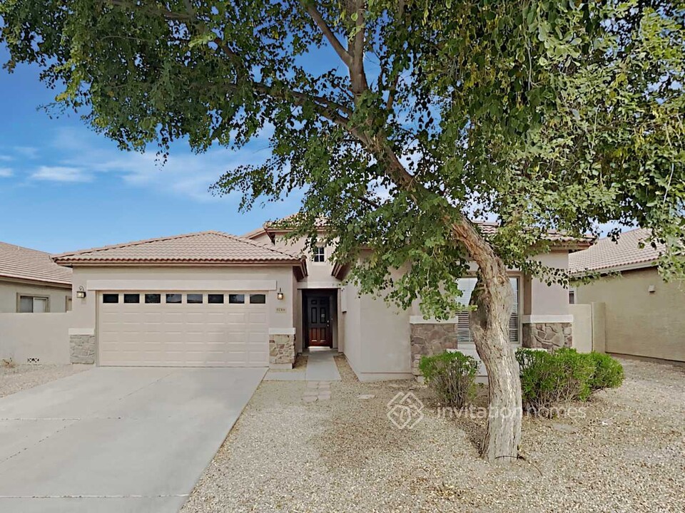 9218 W Illini St in Tolleson, AZ - Foto de edificio