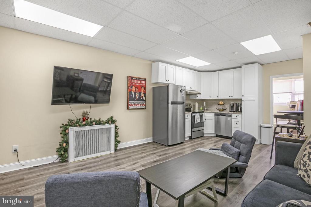 300 Levering Mill Rd in Bala Cynwyd, PA - Building Photo