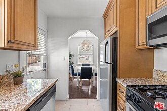 3318 Barham Blvd in Los Angeles, CA - Building Photo - Building Photo