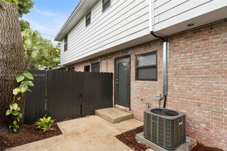 832 NE 18th Ct in Fort Lauderdale, FL - Building Photo - Building Photo
