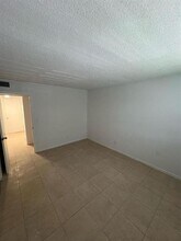 5875 SW 41st St in Davie, FL - Foto de edificio - Building Photo