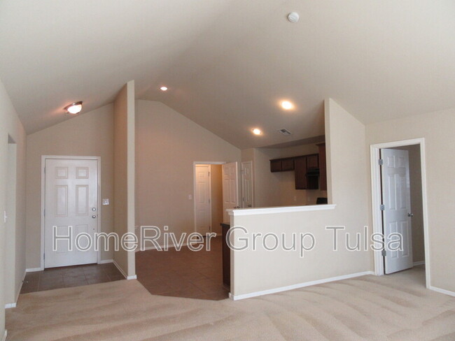 2215 E Concord Pl in Broken Arrow, OK - Building Photo - Building Photo