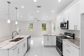 701 E Dr Martin Luther King Jr Blvd in Plant City, FL - Building Photo - Building Photo