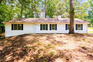 155 Victoria Dr in Ellenwood, GA - Building Photo