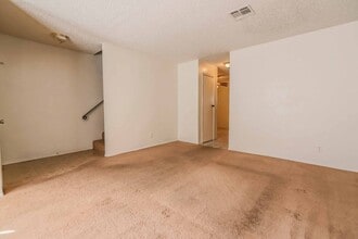 566 Kristin Ln in Henderson, NV - Building Photo - Building Photo