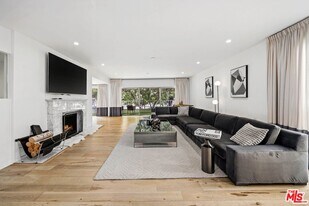 440 N Oakhurst Dr in Beverly Hills, CA - Building Photo