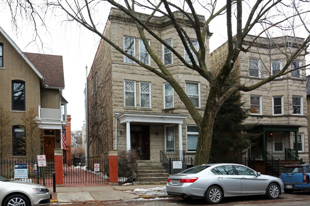 3135 N. Clifton Avenue Apartments in Chicago, IL - Building Photo