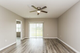 10540 Whispering Hammock Dr in Riverview, FL - Building Photo - Building Photo