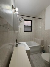 810 Jericho Tpke in New Hyde Park, NY - Foto de edificio - Building Photo