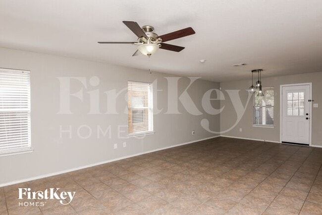 8825 Quarry Ridge Trail in Fort Worth, TX - Foto de edificio - Building Photo