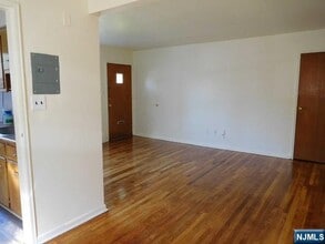 401 W Madison Ave in Dumont, NJ - Building Photo - Building Photo