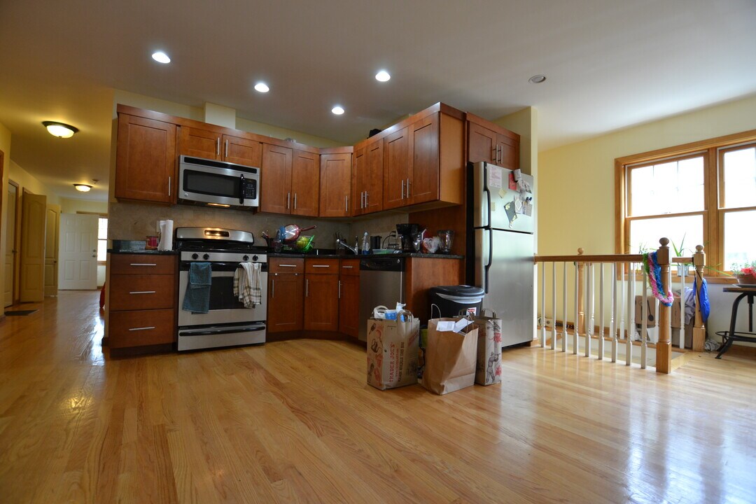 32 Arden St in Boston, MA - Building Photo