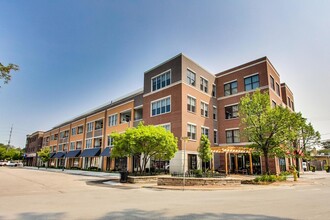 17 Walker Ave-Unit -1 in Clarendon Hills, IL - Foto de edificio - Building Photo