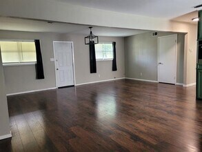 105 W College St in Blooming Grove, TX - Building Photo - Building Photo