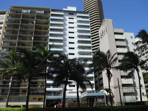 Big Surf Apartments in Honolulu, HI - Building Photo - Building Photo