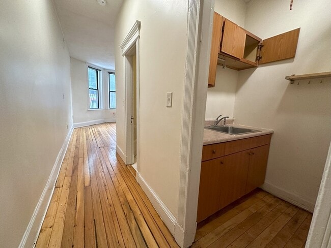 63 Burbank St, Unit 5 in Boston, MA - Building Photo - Building Photo