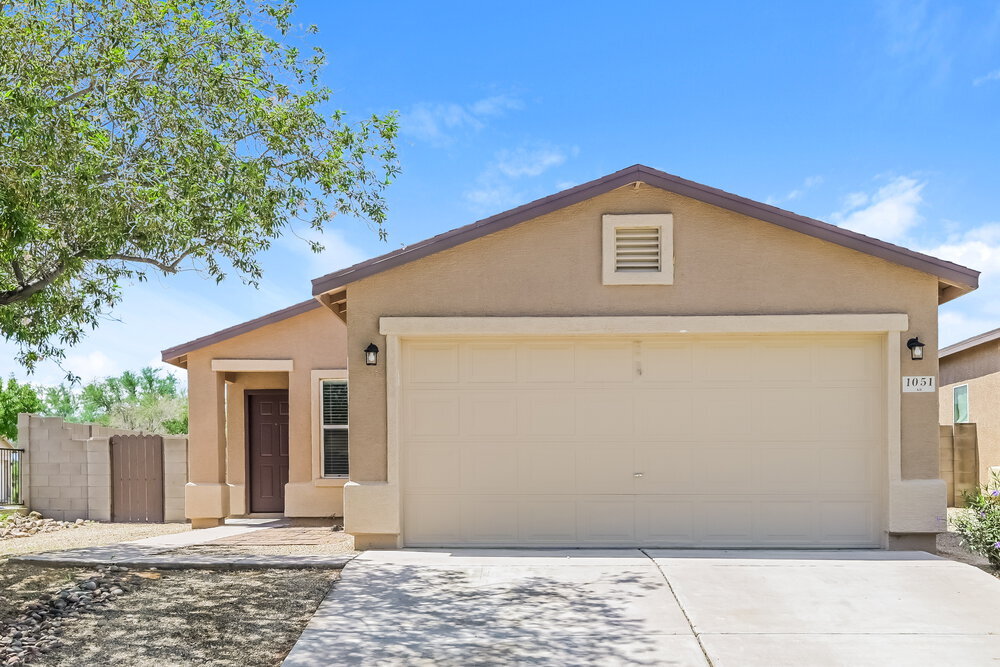 1051 W Calle Del Libro Dorado in Sahuarita, AZ - Building Photo