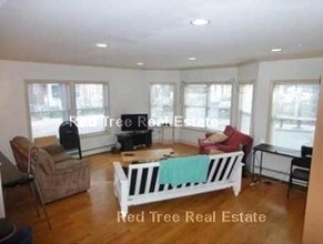 1 Oswald St, Unit 3 in Boston, MA - Foto de edificio - Building Photo