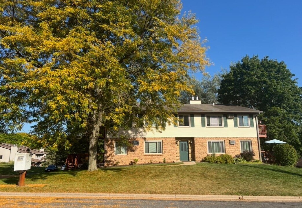 851 Walnut St in Verona, WI - Building Photo
