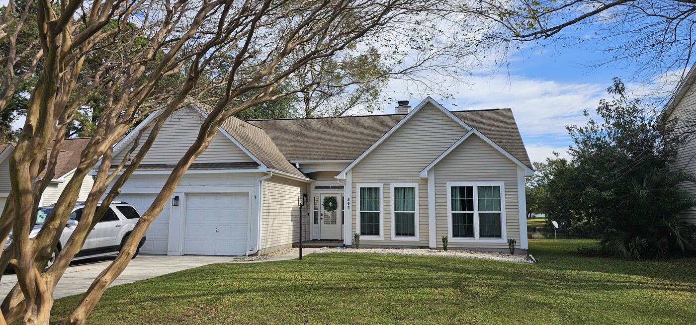 382 Jardinere Walk in Mount Pleasant, SC - Foto de edificio