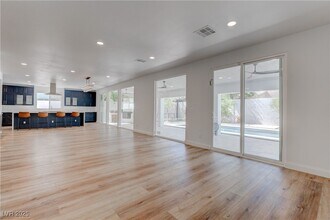 10018 Twilight Canyon Ct in Las Vegas, NV - Building Photo - Building Photo
