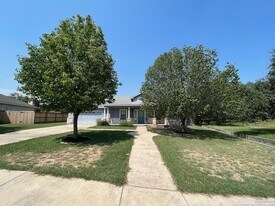1835 White Tail Ln in Bandera, TX - Building Photo