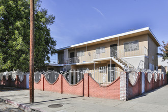 9617-9623 S San Pedro St in Los Angeles, CA - Foto de edificio - Other