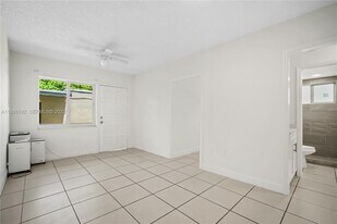 2622 NW 24th St in Miami, FL - Building Photo