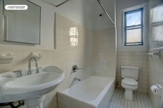 315 W 102nd St in New York, NY - Building Photo - Building Photo