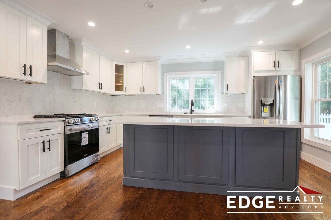 11 Molloy St, Unit 2 in Watertown, MA - Building Photo